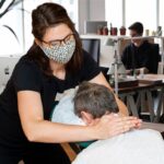 Massage en entreprise - Manoeuvre nuque - Le Chant du toucher