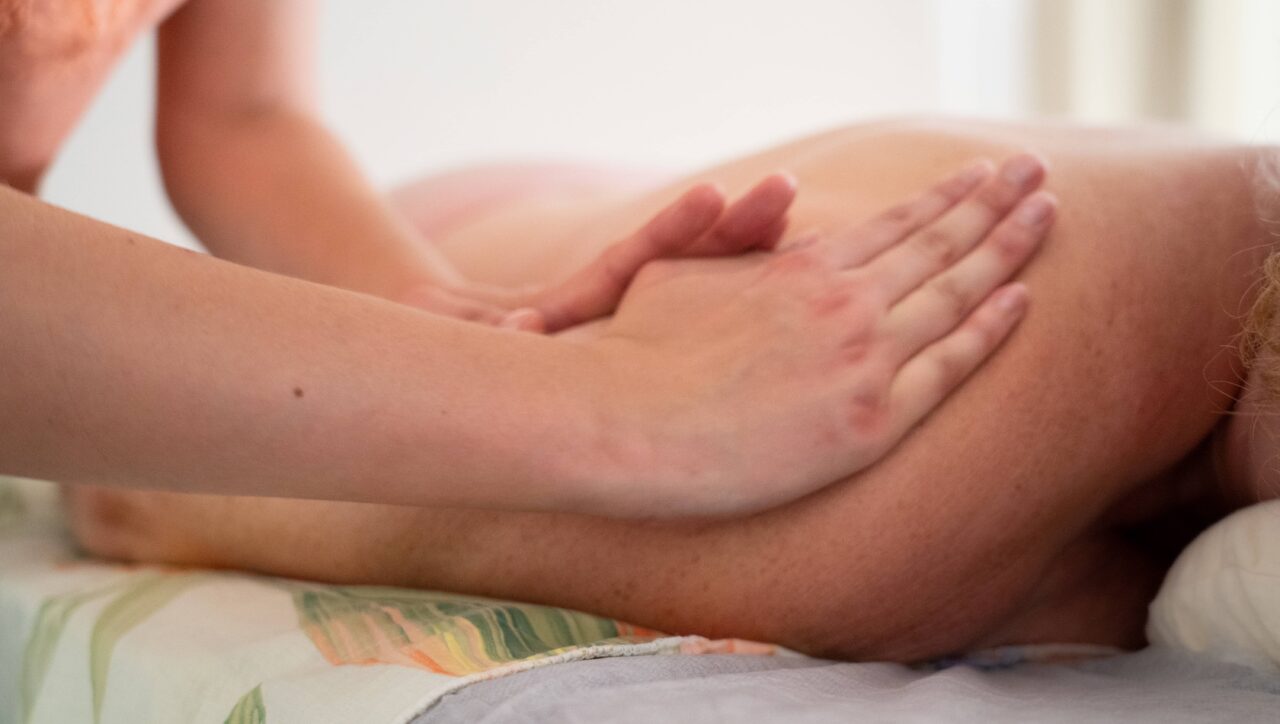 Massage épaule 2 - Le Chant du Toucher